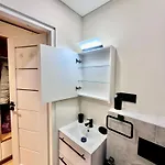 Brand New In The Center Διαμέρισμα *